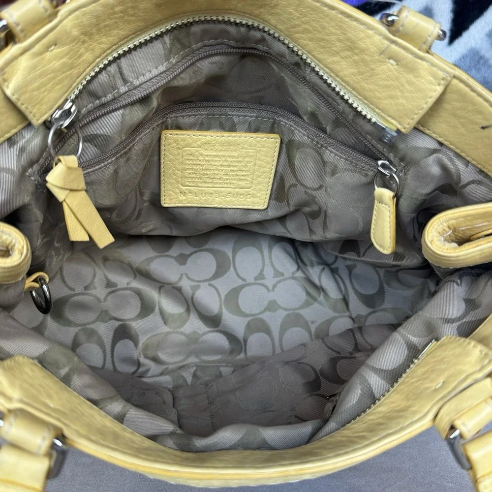 Coach  Distressed Pebbled Leather Satchel‎ Purse 12 X 9 X 4.5